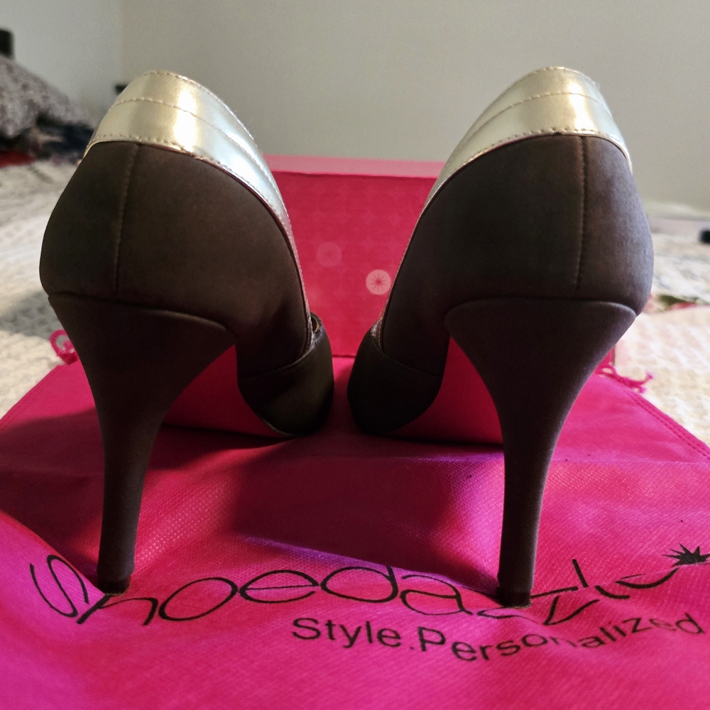 Shoe Dazzle Brown and Gold✨️ Heels with Peep Toe